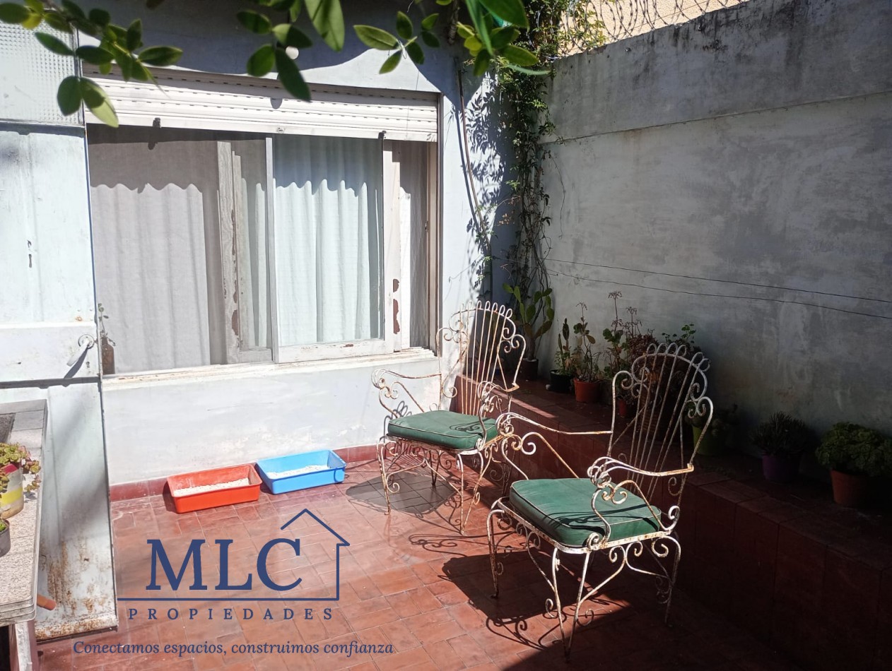 PH EN VENTA AL FRENTE CON TERRAZA Y COCHERA EN LAVALLOL