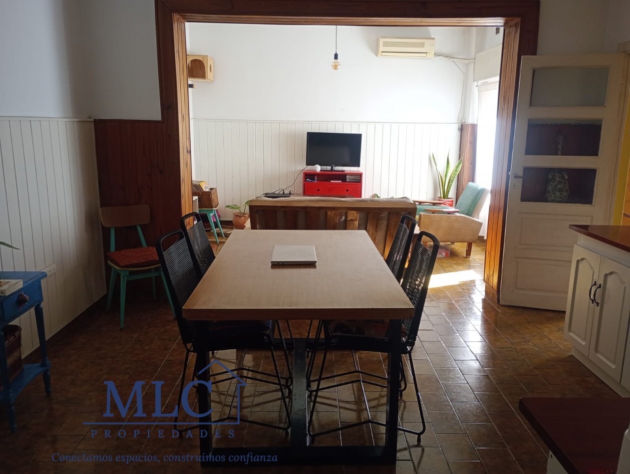 PH EN VENTA AL FRENTE CON TERRAZA Y COCHERA EN LAVALLOL