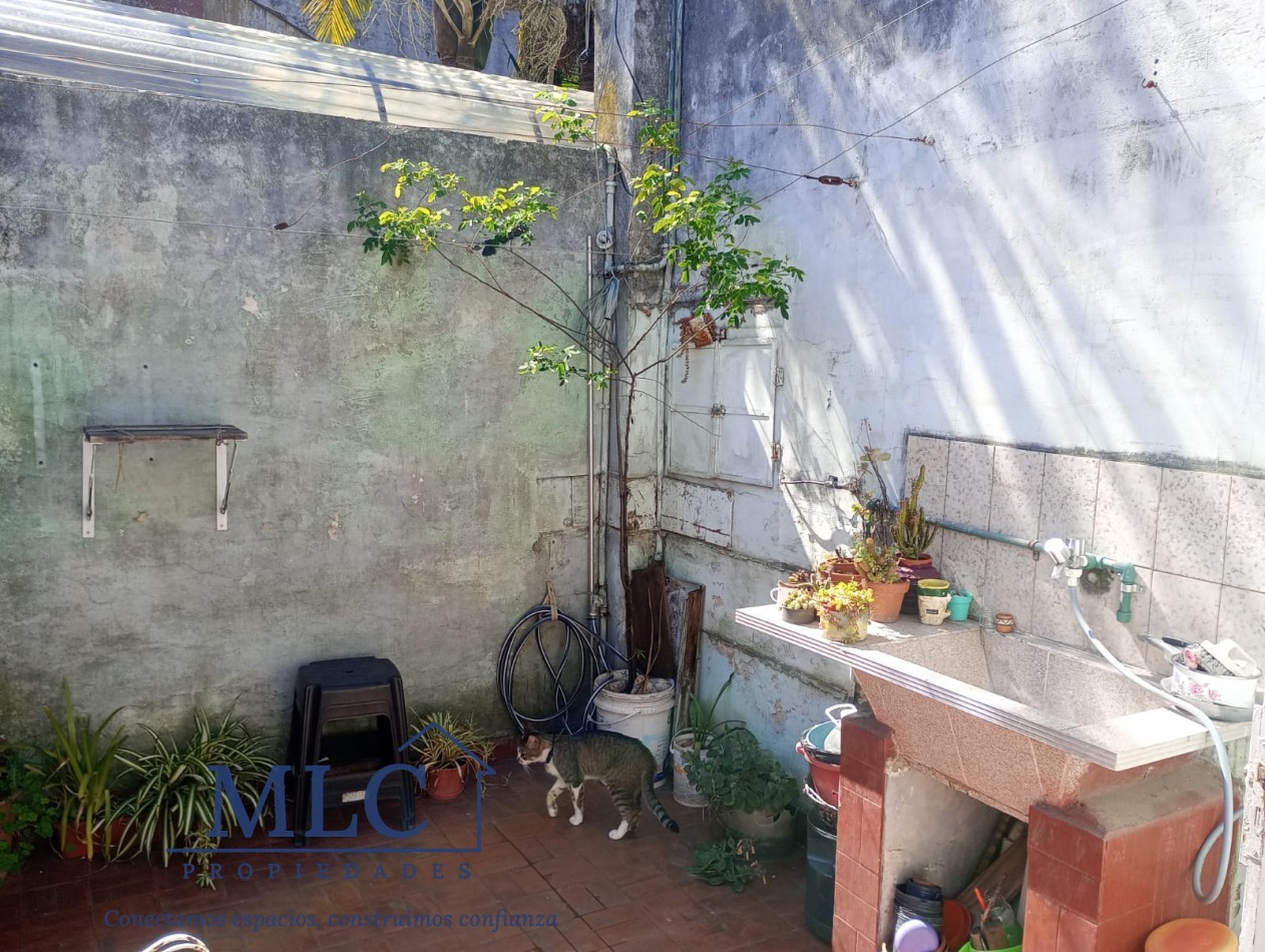 PH EN VENTA AL FRENTE CON TERRAZA Y COCHERA EN LAVALLOL