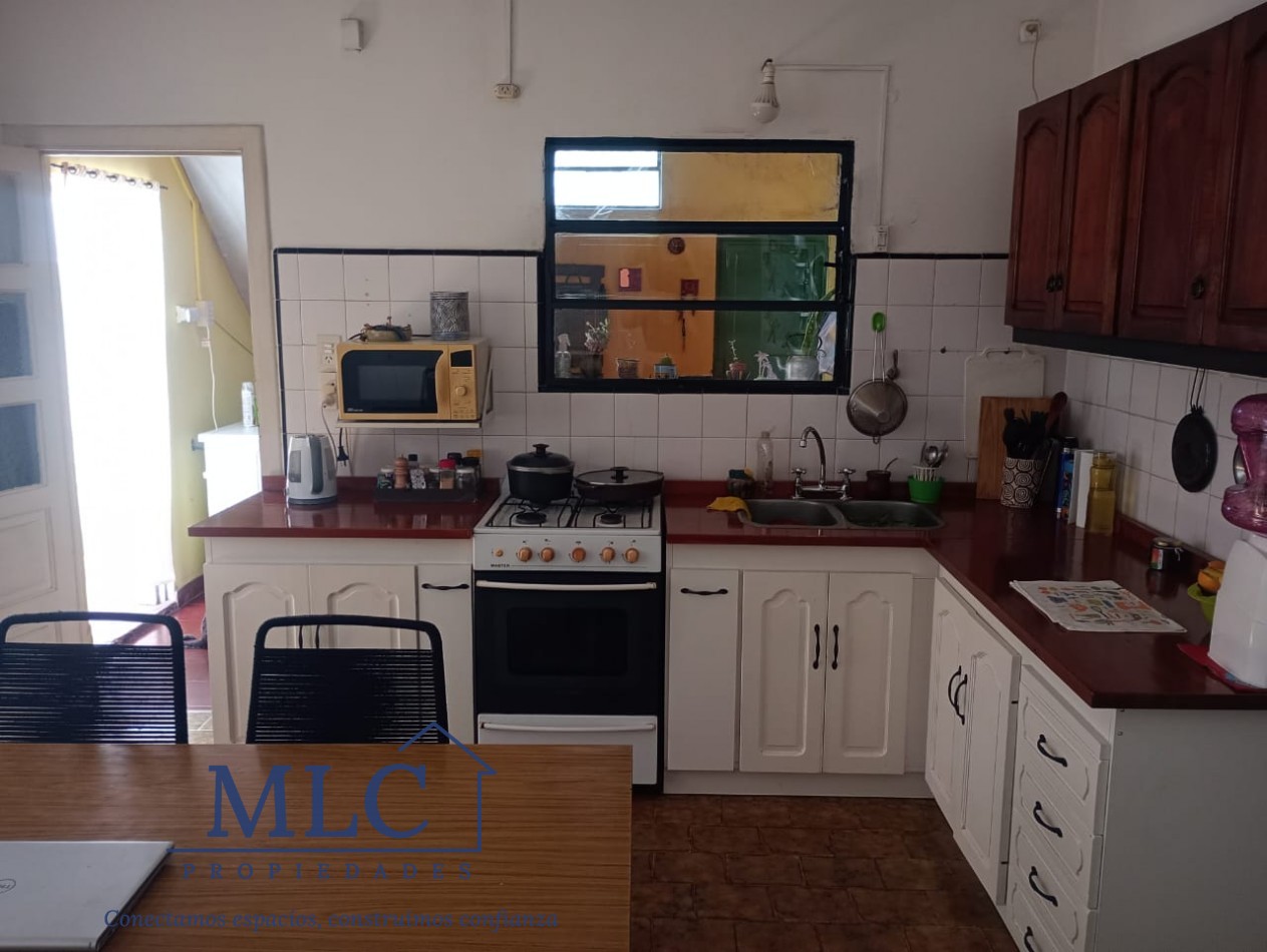 PH EN VENTA AL FRENTE CON TERRAZA Y COCHERA EN LAVALLOL