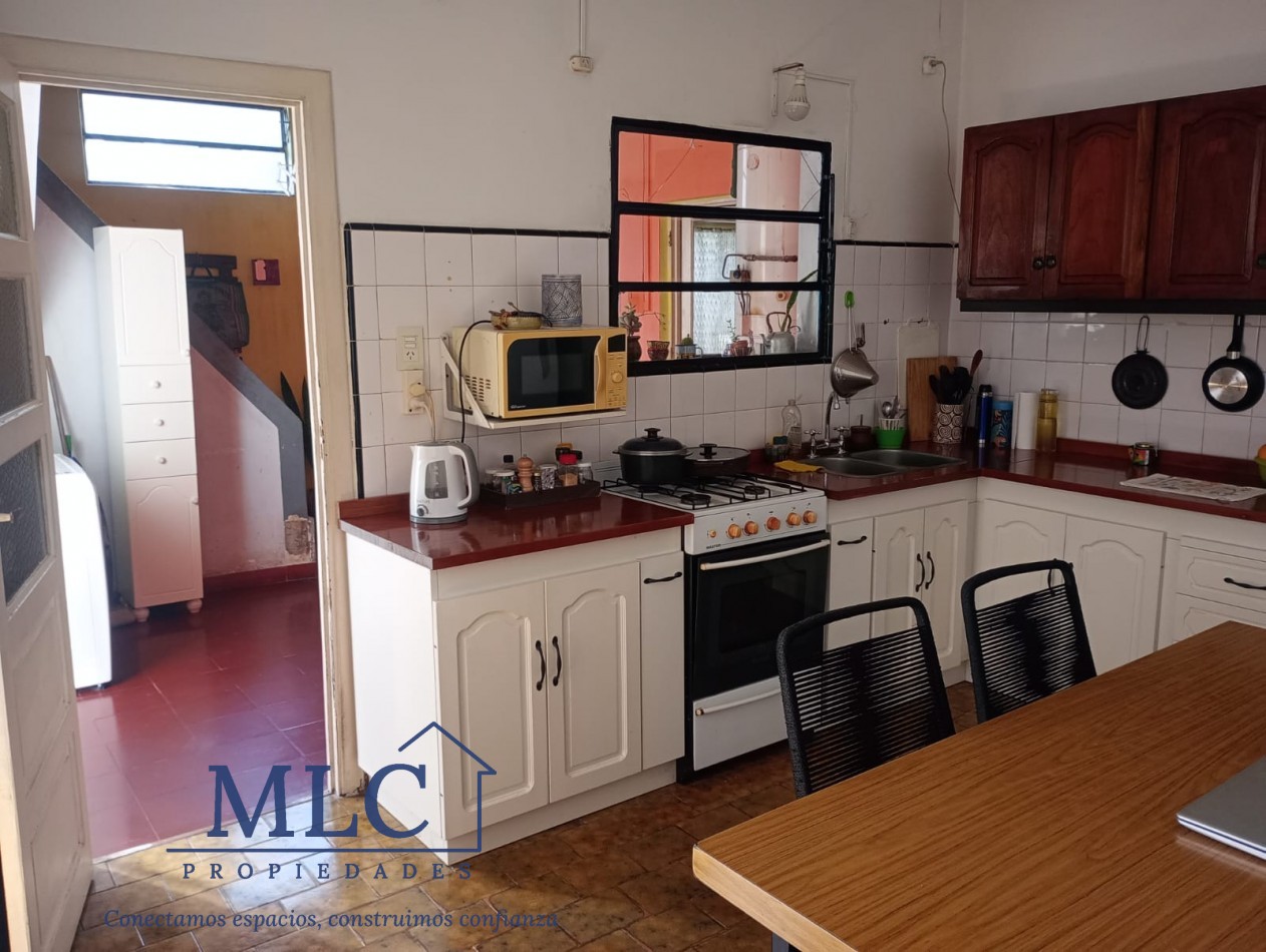 PH EN VENTA AL FRENTE CON TERRAZA Y COCHERA EN LAVALLOL