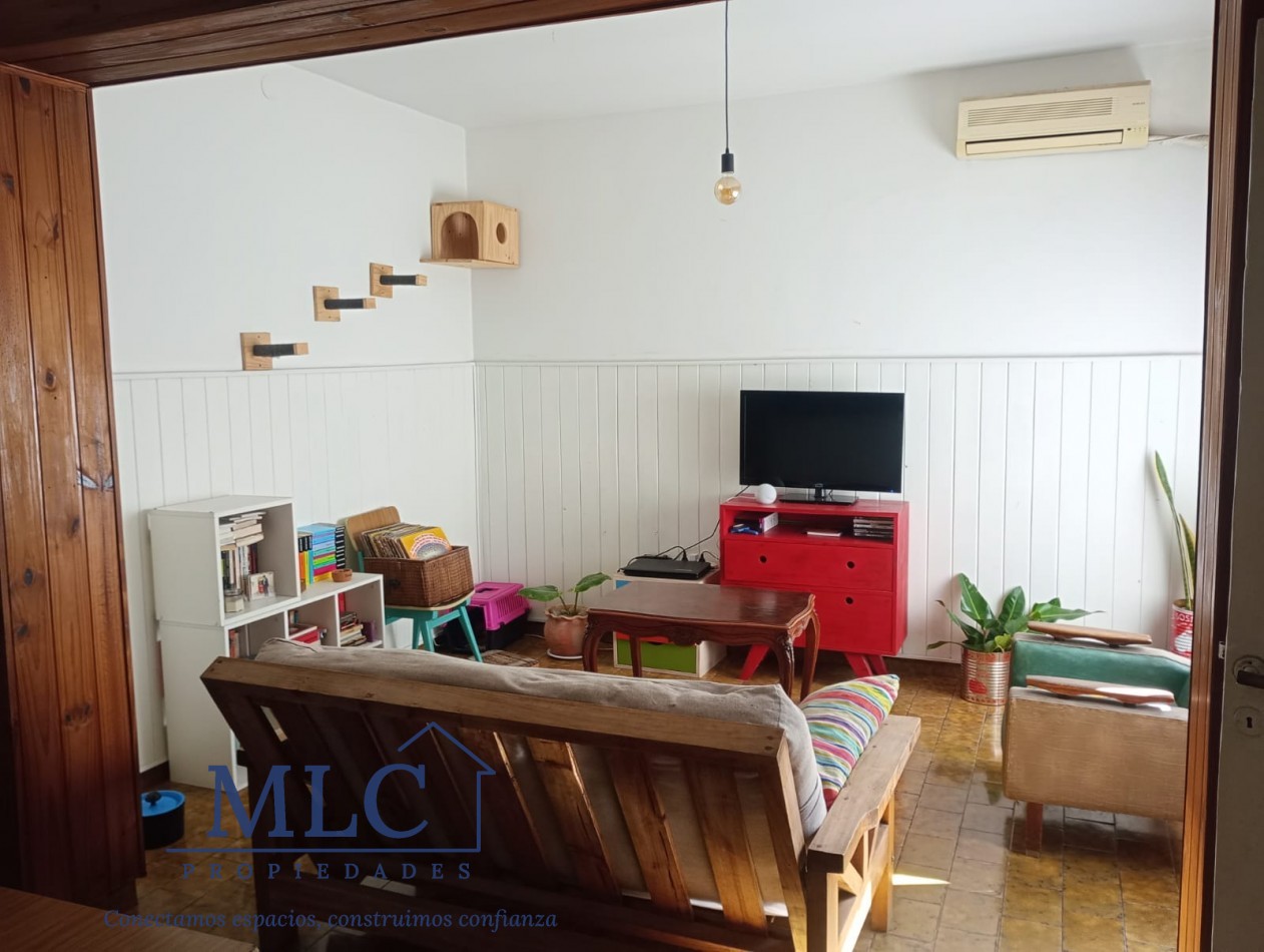 PH EN VENTA AL FRENTE CON TERRAZA Y COCHERA EN LAVALLOL